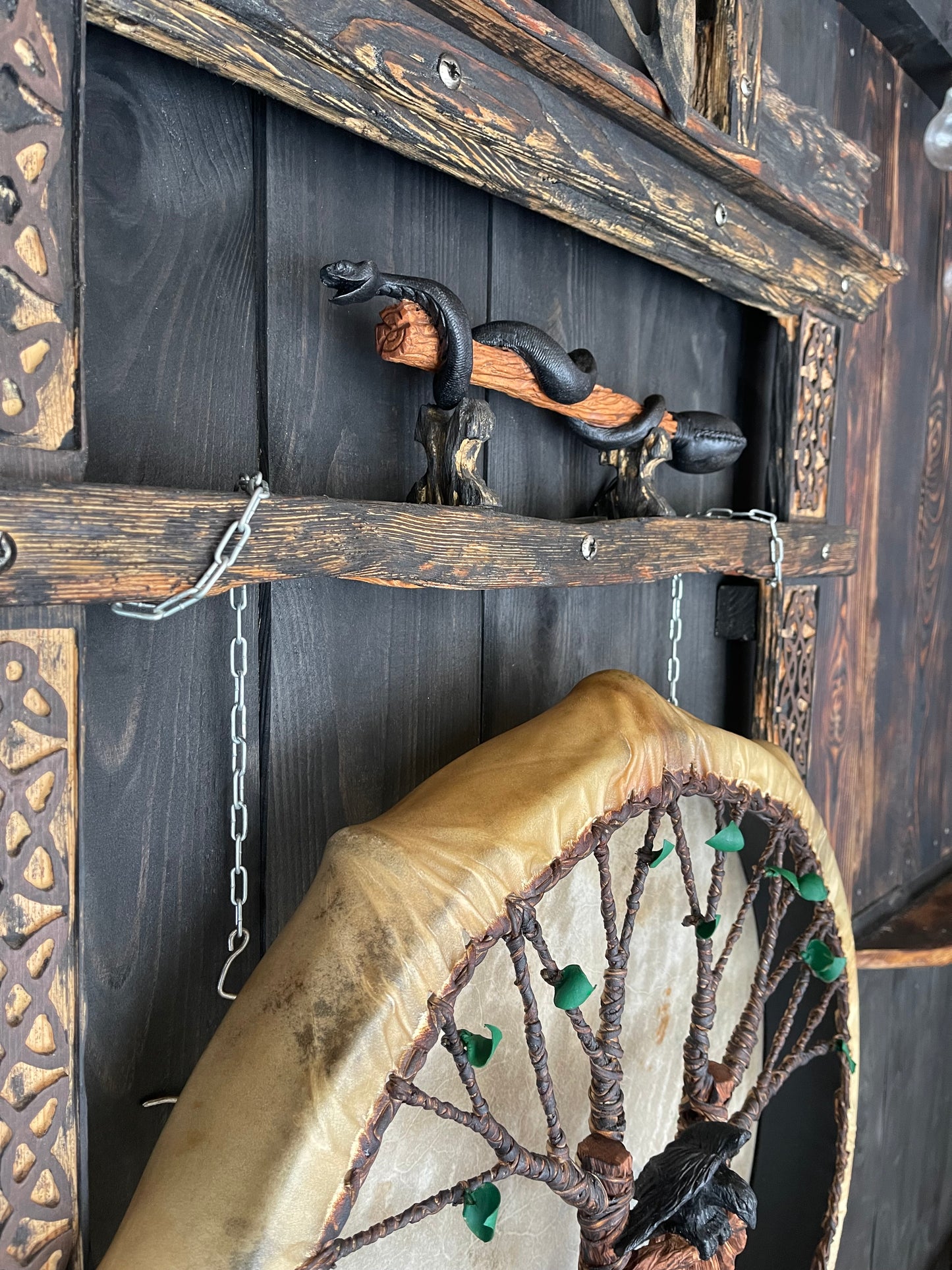 Shaman drum Raven and Snake 24ʼ
