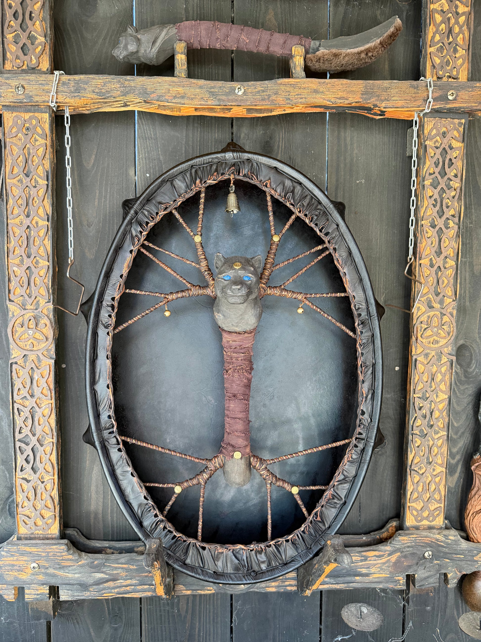 Black Panther shamanic drum 24/20 oval, hand-carved alder handle